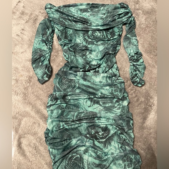 Off Shoulder Dress - Picture 6 of 7